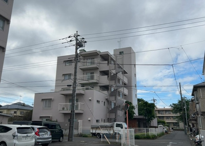 【庭】 | 相武台グリーンハイツＡ棟 | 物件によっては、入居者が個人的に使用できる専用庭がついているものもあります。また、住宅の中にある土間の部分を庭と呼ぶこともあります。庭の用途は住む人によって変わり、それによってデザインもさまざまです。