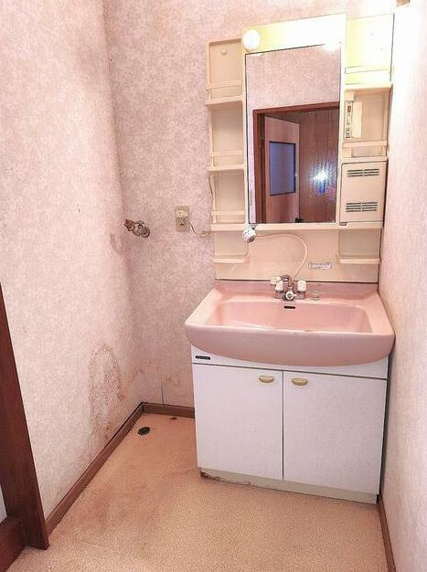 日立市みかの原町2丁目　中古戸建の独立洗面台