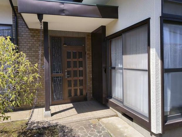 日立市みかの原町2丁目　中古戸建の玄関