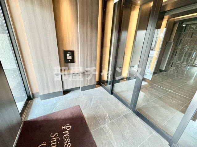 プレサンス新栄ユリシスのエントランス