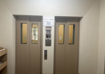 【設備】 | ライフコア東林間アネックス | 共有部分は、住民なら誰もが使える設備のこと。例えば駐車場やエレベーター、インターネット設備、セキュリティ設備などがあります。他にも、マンションの廊下・外部階段やエントランス・ゴミ置き場などがあります。
