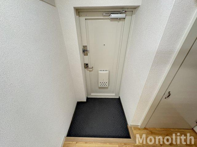 鶴山台37号棟の玄関
