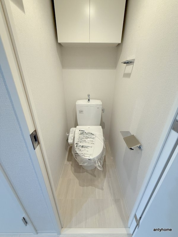 コンフォリア・リヴ大阪本町　仲介手数料無料のトイレ