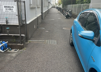 【エントランス】 | 藤和東林間コープ | マンションのエントランスには、もともと風よけや防犯の役割がありますが、マンションによって宅配ボックスなどの設備が備わっている所もあります。日々の生活をイメージしながら生活しやすさをチェックしましょう。