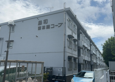 【外観】 | 藤和東林間コープ | 隣家の土地はどうなっているのか、生活利便施設が近くにあるのか、学校まで近いかなど、お客様のライフスタイルにあわせたイメージが重要です。また、近くにあると困る施設が近くにないかも確認するといいでしょう。