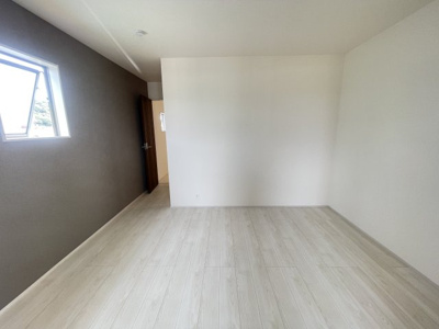 【洋室】 | 八重瀬町与座（全6棟）4号棟 | 4号棟　洋室8.2帖＋WIC付き♪