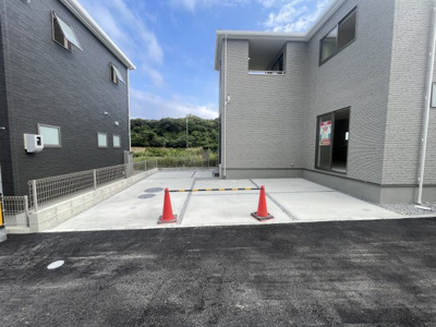 【駐車場】 | 八重瀬町与座（全6棟）4号棟 | 4号棟　並列駐車3台可♪