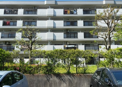 【庭】 | グリーンコープ南大沢１号棟 | 物件によっては、入居者が個人的に使用できる専用庭がついているものもあります。また、住宅の中にある土間の部分を庭と呼ぶこともあります。庭の用途は住む人によって変わり、それによってデザインもさまざまです。