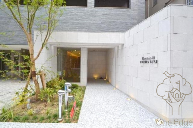レジュールアッシュ梅田LUXEのエントランス