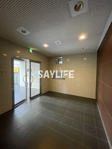 シティコート布施駅前のロビー