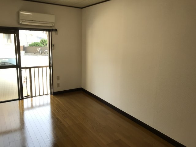 ハイツ越塚の居間・リビング