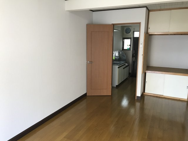 ハイツ越塚の居間・リビング