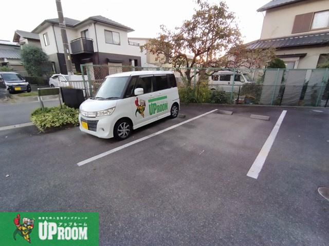 アルカサル華の駐車場