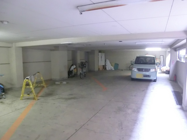 ヴィラエクセル東新小岩の駐車場|敷地内駐車場。