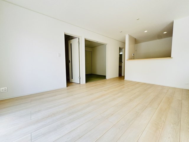 『八王子市新築戸建て』八王子市小宮町690-1【仲介手数料無料】　２４期の居間・リビング|～仲介手数料無料☆八王子ひなた不動産～八王子市小宮町　新築戸建て
