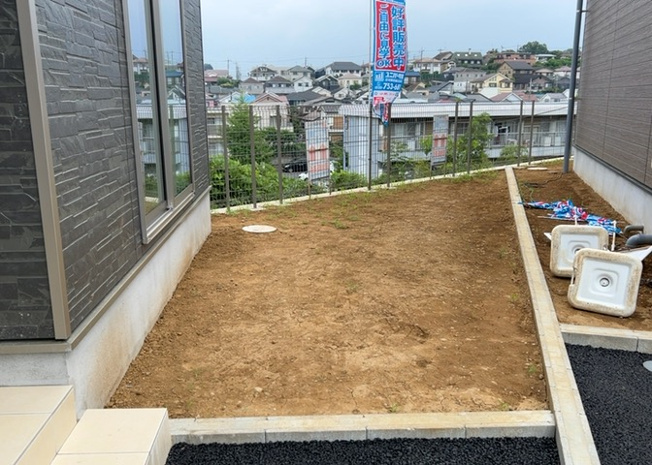 【庭】 | 庭があることでガーデニングや家庭菜園はもちろん、こどもの遊び場やペットを放して遊ぶことができます。また、家の周囲に余裕があるということです。隣地との間があれば、十分な日当たりと、風通しが確保できます。