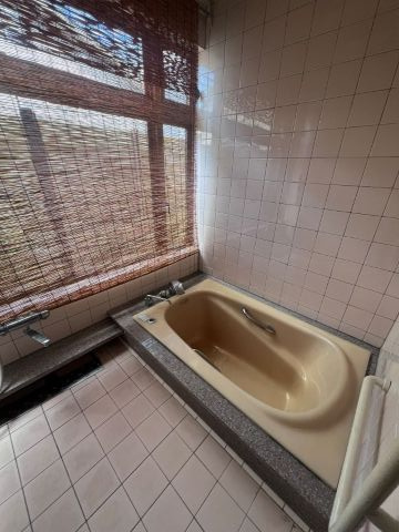 オレンジ　草木台二丁目　平屋中古住宅　の浴室|日々の疲れを癒すお風呂付です