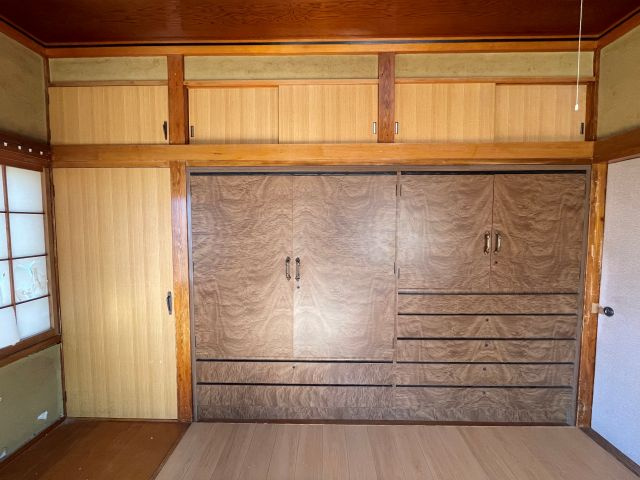 オレンジ　★平下荒川字久世原の収納|専用の収納スペースです