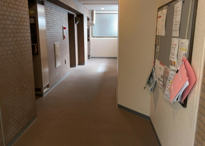 【その他共用部分】 | 町田パークホームズ | 共有部分は、住民なら誰もが使える設備のこと。例えば駐車場やエレベーター、インターネット設備、セキュリティ設備などがあります。他にも、マンションの廊下・外部階段やエントランス・ゴミ置き場などがあります。