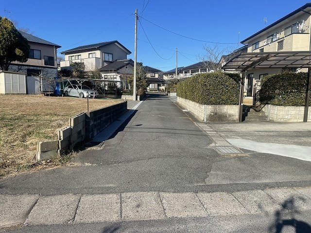 オレンジ　★渡辺町田部字薄作　角地　田園風景　田舎暮らし　泉町そばで利便性良★　売地の前面道路含む現地写真