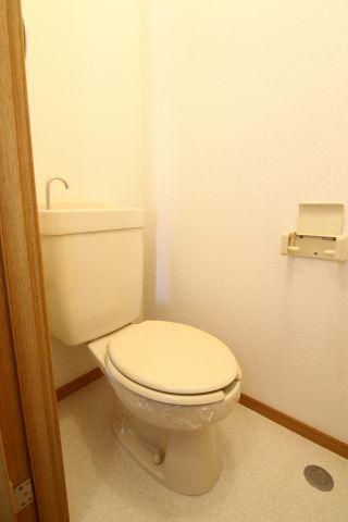 エステートピア日吉のトイレ|他のお部屋の参考写真となります。