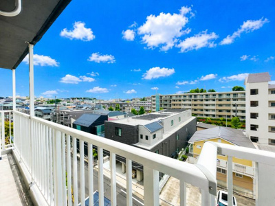 【展望】 | 菱興青葉台マンション　青葉台駅まで徒歩10分/3駅利用可能でアクセス良好/周辺にお買い物施設充実/陽当たり・通風良好 | ◆前面には遮るものがなく、開放感と日当たりの確保がされております。現地にてこの眺望を是非ご確認ください。
