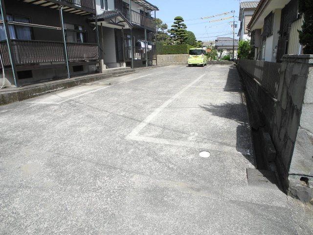 サンハイツ山下Ⅱの駐車場