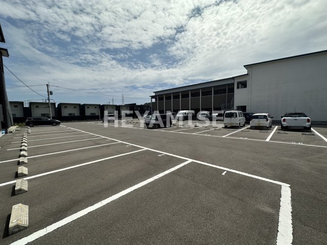 MODERN PALAZZO 諫早Kaizu Aの駐車場