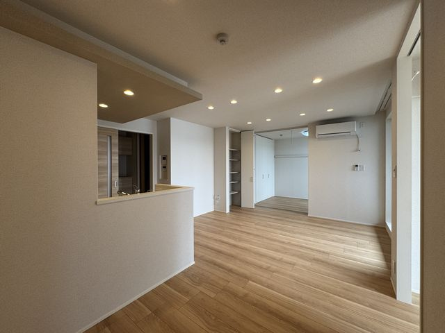 Malienaの居間・リビング|ゆったりとした居間です。凛と、ナチュラルな佇まい。
素朴な味わいでリラックスムードを引き出す、オーガニックテイストなしつらえ。
凛とした風情も印象的です。