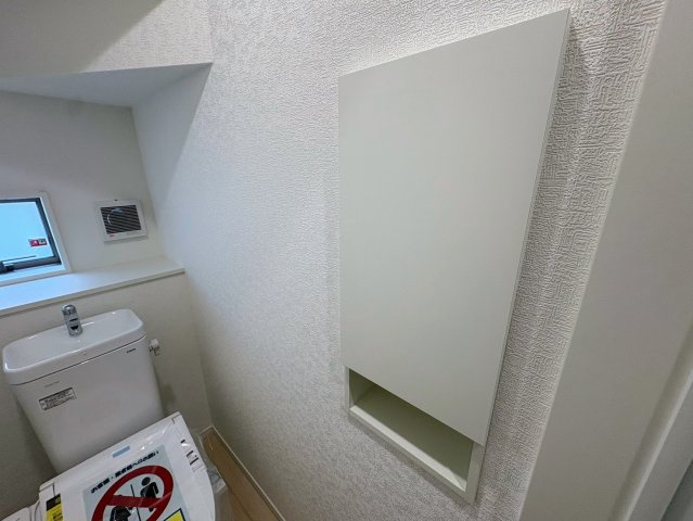 クレイドルガーデン宜野湾市上原 第１・６号棟のその他|１階トイレには、便利な収納棚を設置