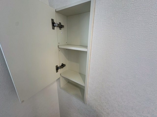 クレイドルガーデン宜野湾市上原 第１・６号棟のその他|２階トイレには、便利な収納棚を設置