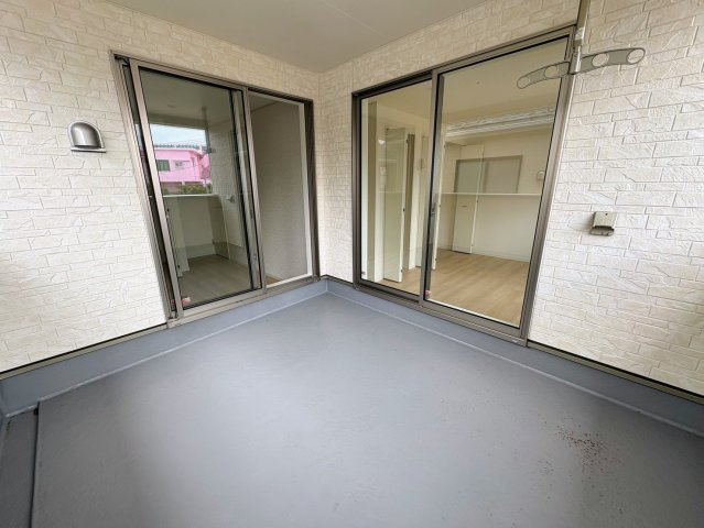 クレイドルガーデン宜野湾市上原 第１・６号棟のバルコニー|急な雨も安心♪様々な用途に使える広々二面バルコニー