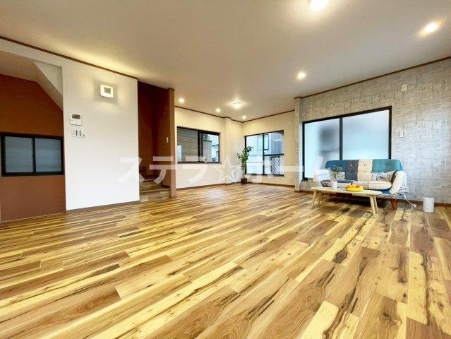 内本町3 中古戸建の居間・リビング|おしゃれなリビングです