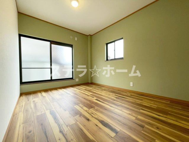 内本町3 中古戸建の洋室|使い勝手のいい洋室です