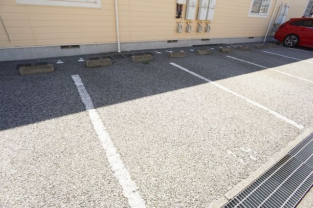 メゾン　アヴェニール　Ｂの駐車場|駐車場があります