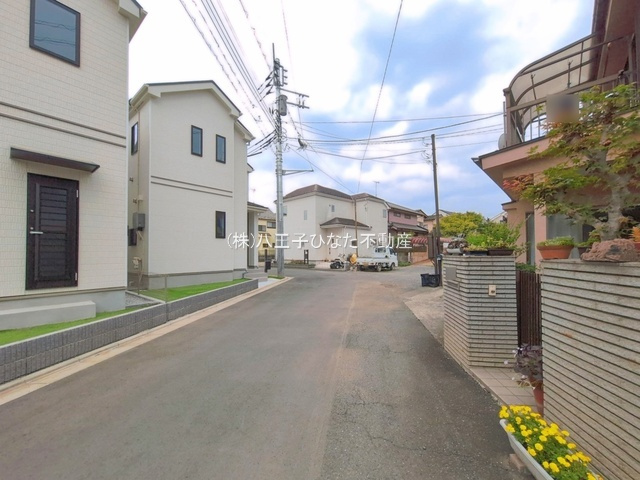 『八王子市新築戸建て』八王子市弐分方町733【仲介手数料無料】　１１期の前面道路含む現地写真|～仲介手数料無料☆八王子ひなた不動産～八王子市弐分方町　新築戸建て