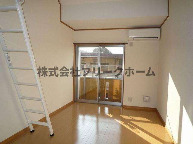 三鷹市井口１丁目のアパートの寝室
