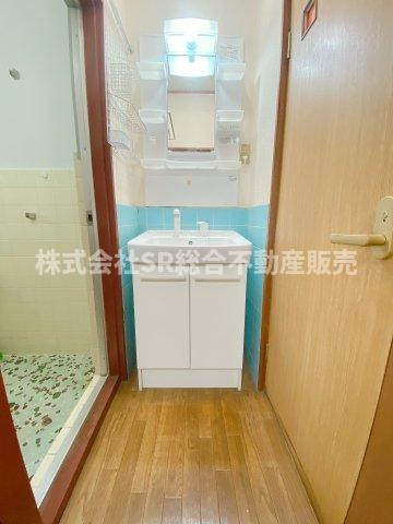 吉田2丁目中古戸建の脱衣所|脱衣スペースは一応あります。