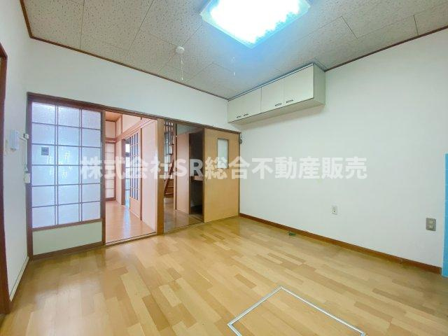 吉田2丁目中古戸建の居間・リビング|使いやすい居間です