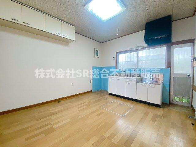 吉田2丁目中古戸建のキッチン|ご家族で食卓を囲める広さのあるダイニングキッチン♪