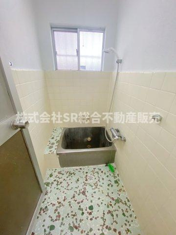 吉田2丁目中古戸建の浴室|お風呂には窓もあり、換気がバッチリとできます☆