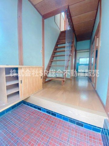 吉田2丁目中古戸建の玄関|玄関にはシューズボックスもあり広めで使いやすいです！