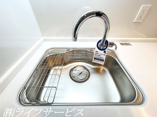 【キッチン】 | ジオタワー大阪十三 | キッチンシンク／タッチレス水栓搭載！浄水器、ディスポーザー付の機能的なキッチン！