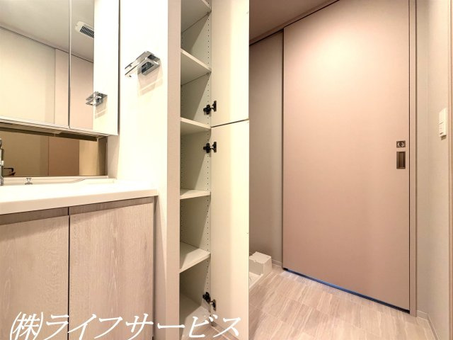 【洗面所】 | ジオタワー大阪十三 | リネン庫