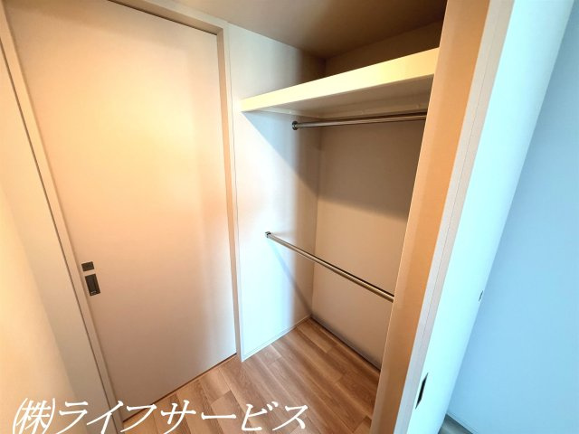 【収納】 | ジオタワー大阪十三 | 洋室には洗面室に通り抜けることができるウォールスルークローゼットあり！