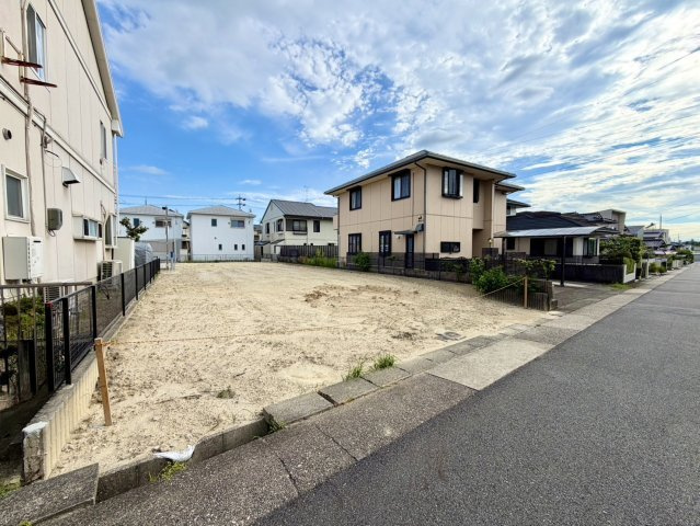 名東区勢子坊4丁目土地の周辺|4台駐車可能（車種による）で、お車を複数台所有されるご家庭にも対応しやすい条件です。