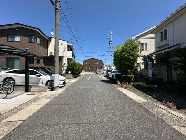 名東区勢子坊4丁目土地の前面道路含む現地写真|北側公道約6.5ｍに接道しています。
