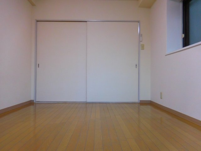 アンフィニィ・島上の寝室|写真は同マンション別部屋
