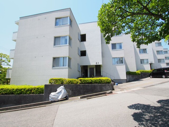 夙川台サンハイツD棟の外観