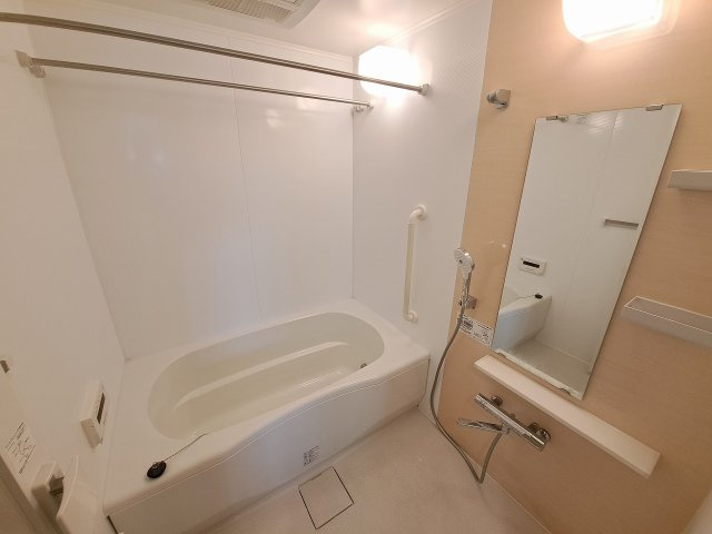 甲子園三番町ハイツの浴室